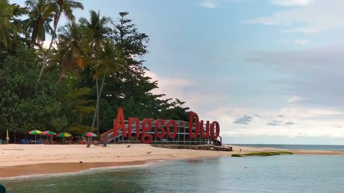 Cuaca Pariaman Berawan H+2 Lebaran, Wisata Pantai Tetap Ramai Pengunjung