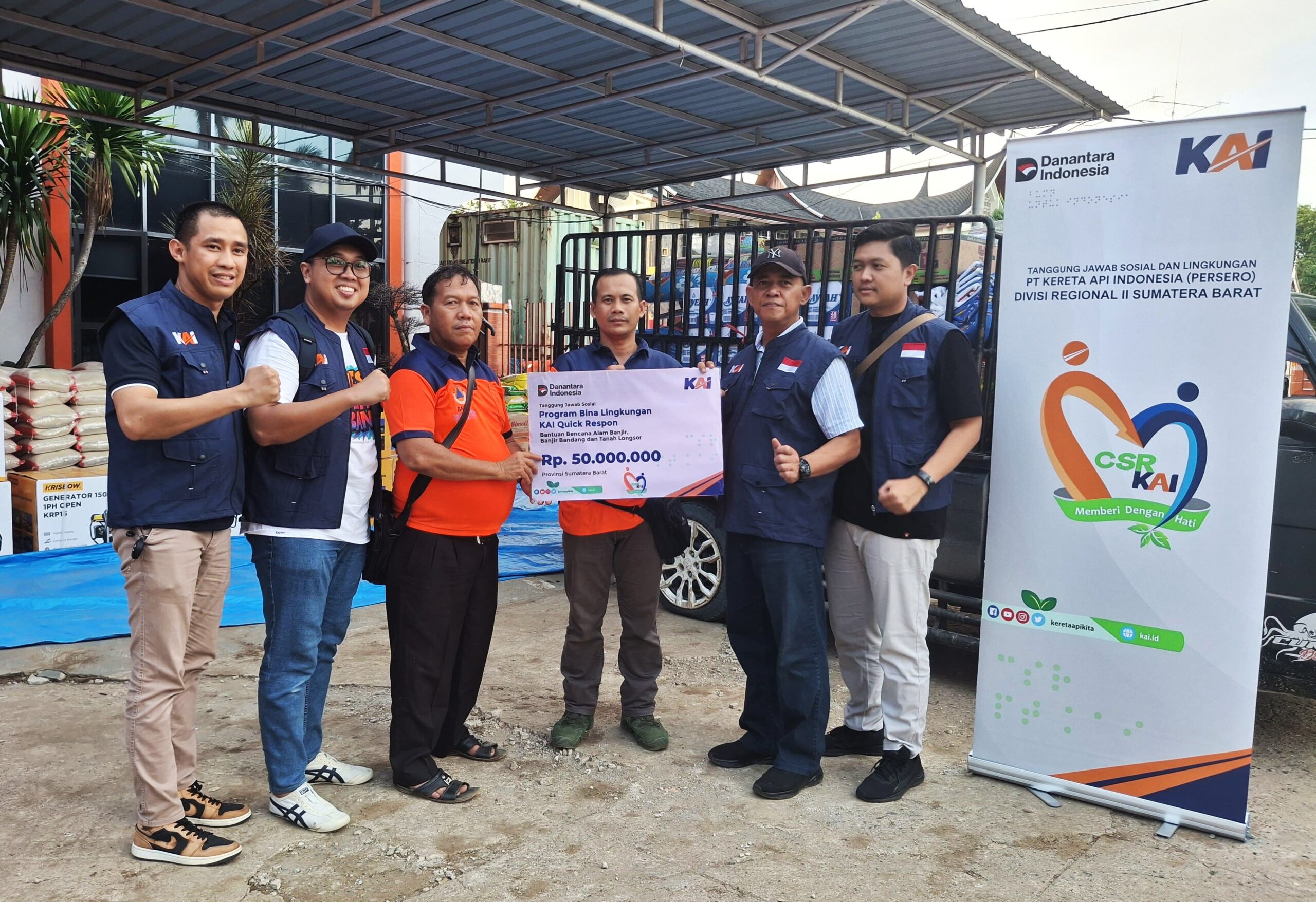 KAI Divre II Sumbar Serahkan Bantuan Rp50 Juta untuk Korban Bencana