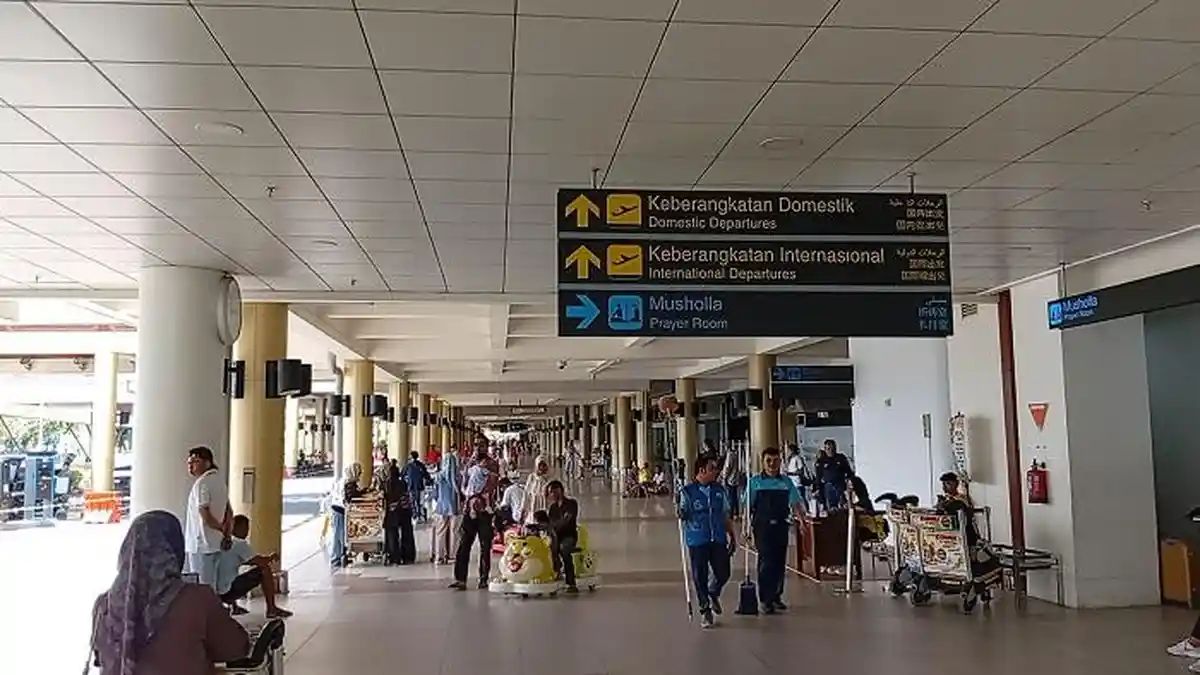 Arus Mudik Meningkat, Ribuan Penumpang Padati Bandara Internasional Minangkabau Jelang Lebaran