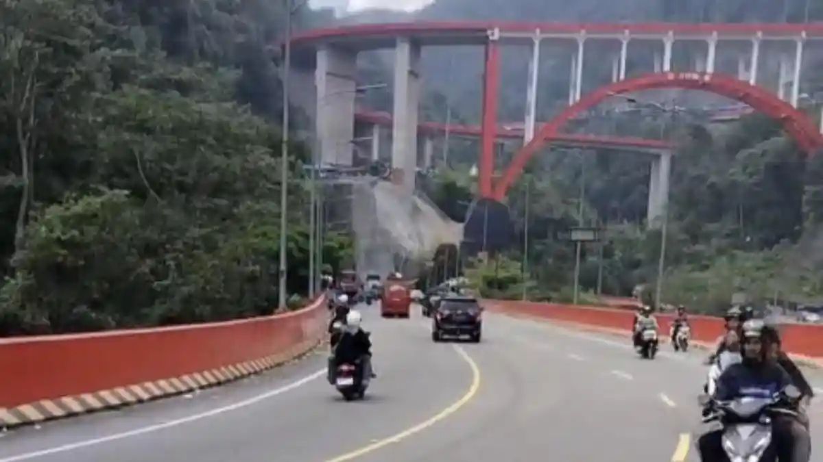 Cegah Kemacetan di Kelok 9 Limapuluh Kota, Polisi Larang Pengendara Berhenti di Bahu Jalan