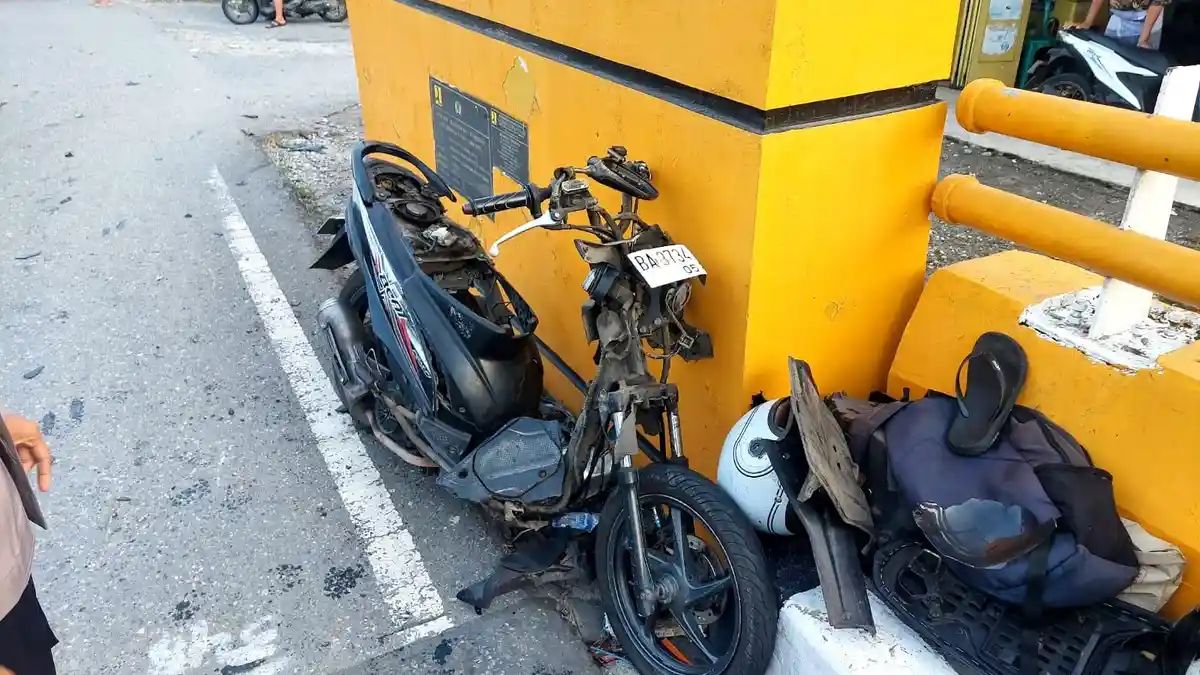 Mobil dan Motor Tabrakan di Kelok Pinyaram Padang Pariaman, Pemotor Alami Luka Berat hingga Putus Kaki