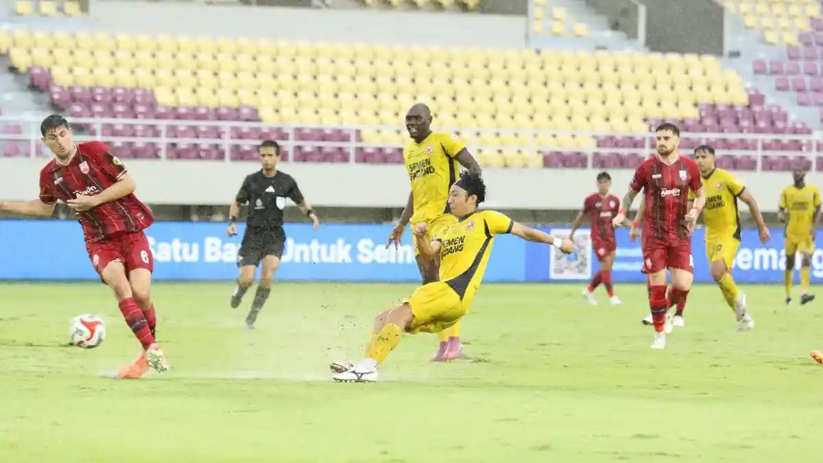 Semen Padang FC Kian Tertekan di Zona Degradasi Usai Kalah dari Persis Solo