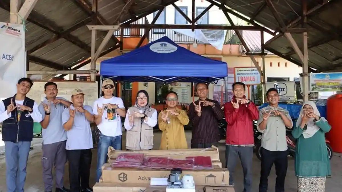 Direktur UT Padang Pimpin PKM Kebencanaan di Sungai Landia, Salurkan Bantuan untuk Warga Terdampak