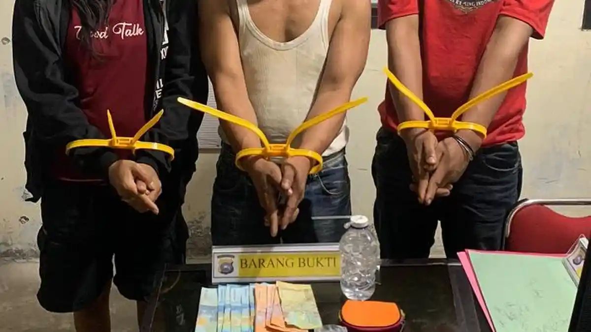Polisi Gerebek Pondok di Agam saat Malam Takbiran, Tiga Orang Diamankan dengan 6 Paket Diduga Sabu
